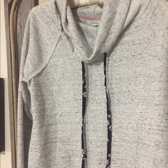 MAURICES Pretty gray top over flower print bottom - Picture 4 of 8
